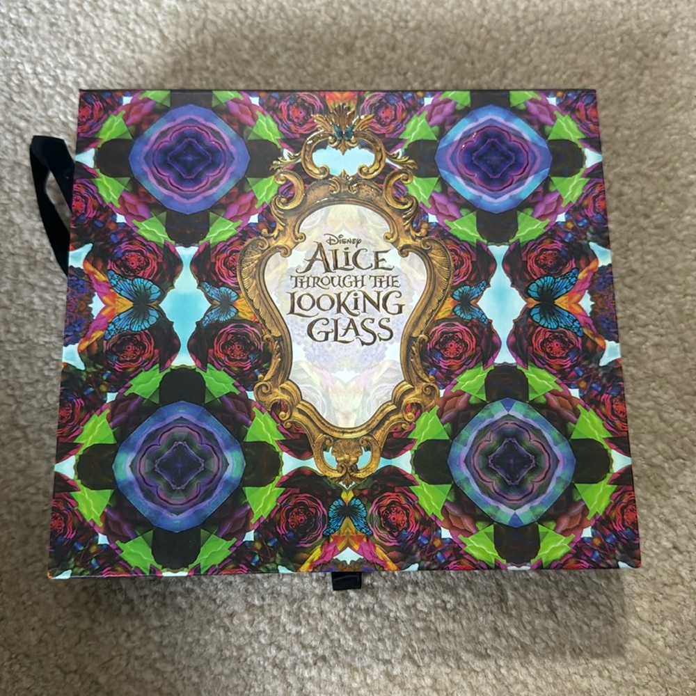 Limited edition urban decay Alice in wonderland through the looking glass